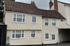 2 Bed Grade 2 - Dates back to 1500's